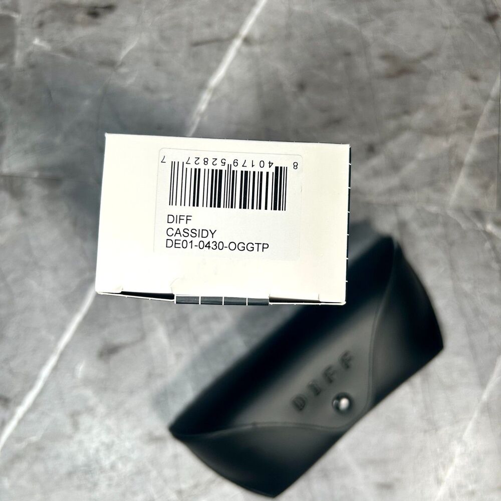 DIFF Eyewear — Cassidy Sunglasses in Olive Green — NWT - Picture 2 of 9